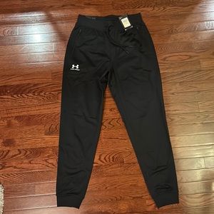 Men’s Under Armour Black Loose joggers-Size Medium. NWT